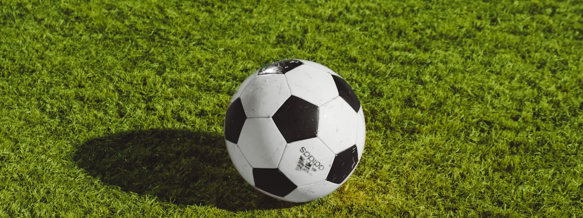 成都凤凰山体育场航拍夜景 - 成都蓉城足球俱乐部主场灯光璀璨